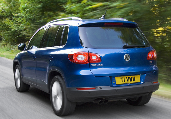 Photos of Volkswagen Tiguan UK-spec 2008–11