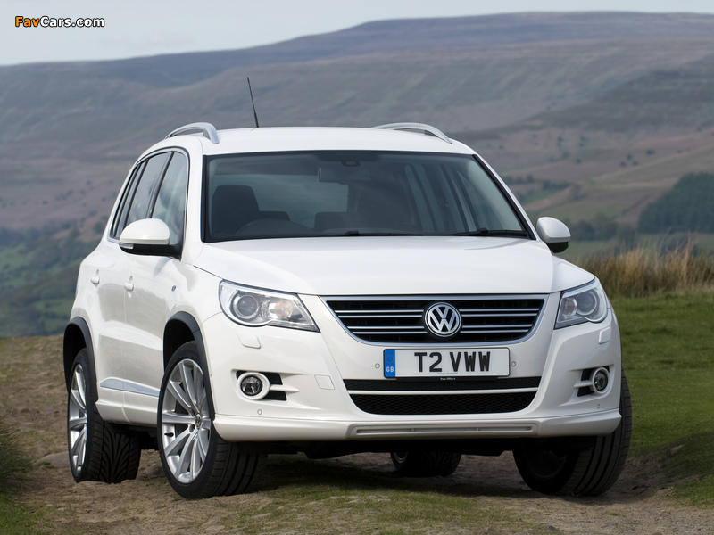 Photos of Volkswagen Tiguan R-Line UK-spec 2010–11 (800 x 600)