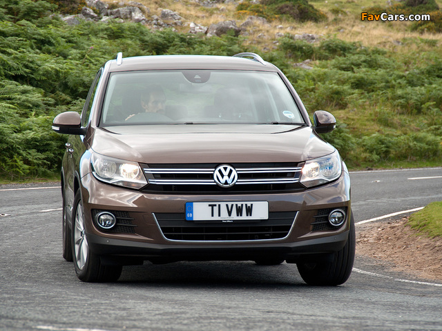 Photos of Volkswagen Tiguan Sport & Style UK-spec 2011 (640 x 480)
