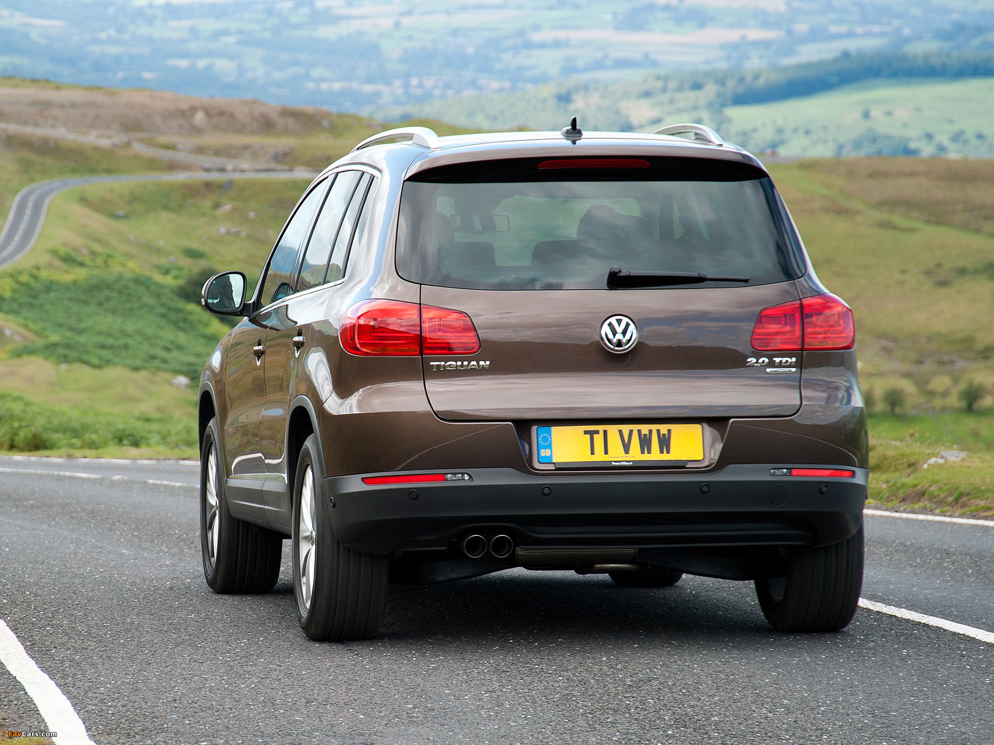 Photos of Volkswagen Tiguan Sport & Style UK-spec 2011 (2048 x 1536)