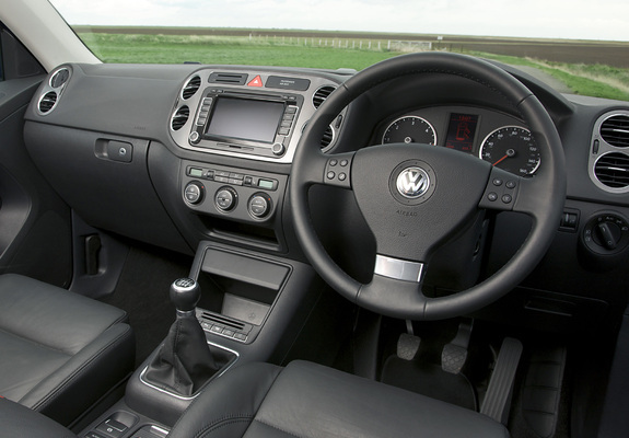 Pictures of Volkswagen Tiguan UK-spec 2008–11