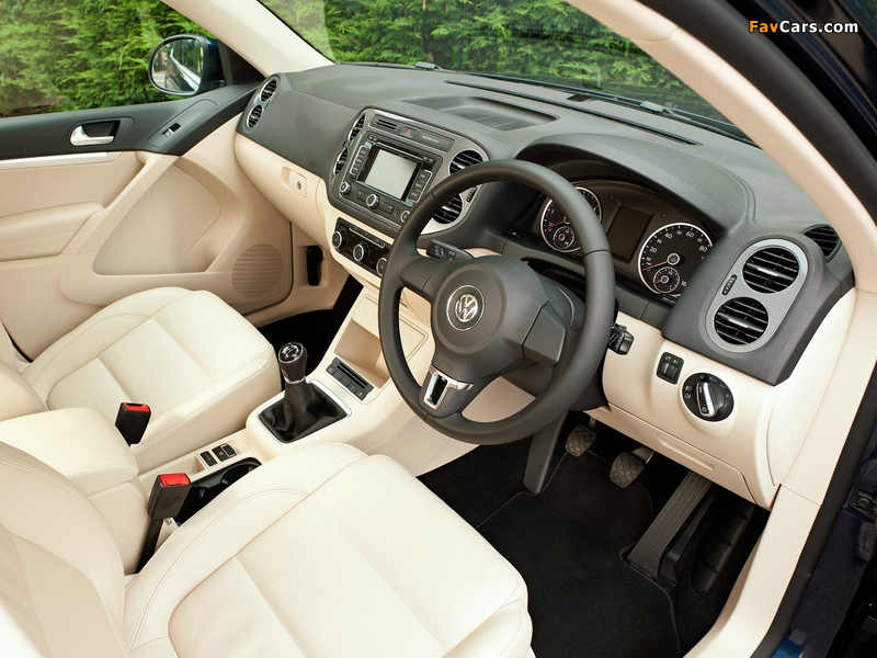 Pictures of Volkswagen Tiguan Track & Style UK-spec 2011 (800 x 600)