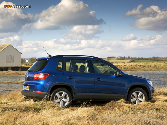 Volkswagen Tiguan Track & Field UK-spec 2008–11 images (640 x 480)