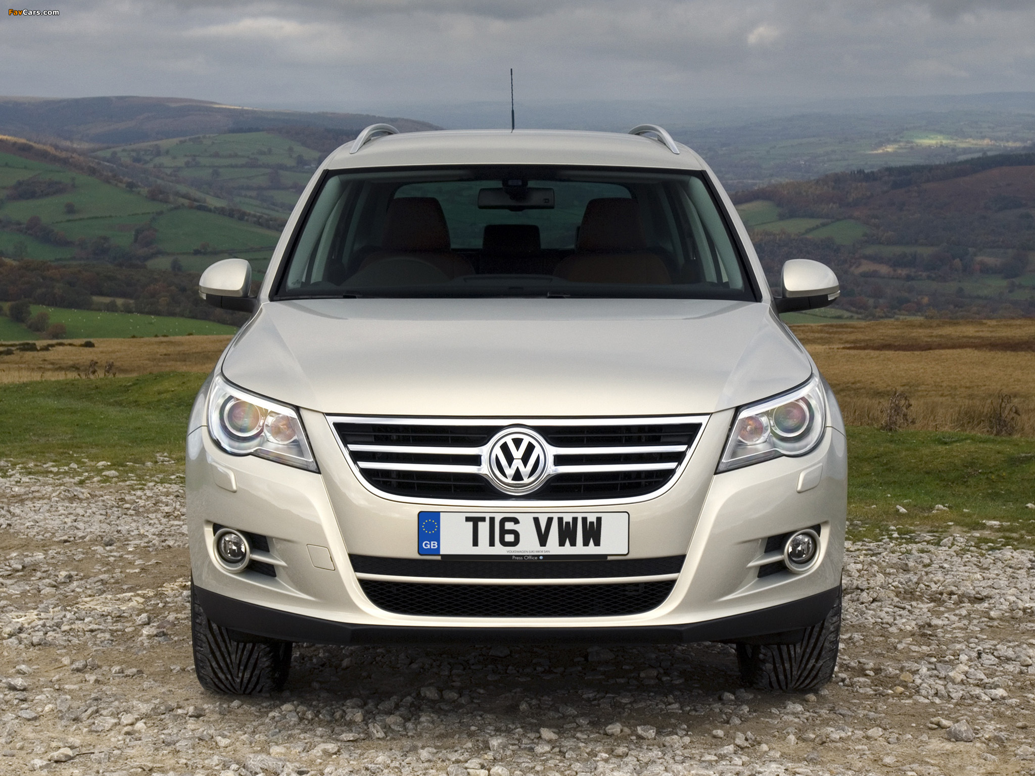 Volkswagen Tiguan UK-spec 2008–11 images (2048 x 1536)