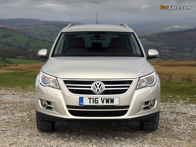 Volkswagen Tiguan UK-spec 2008–11 images (640 x 480)