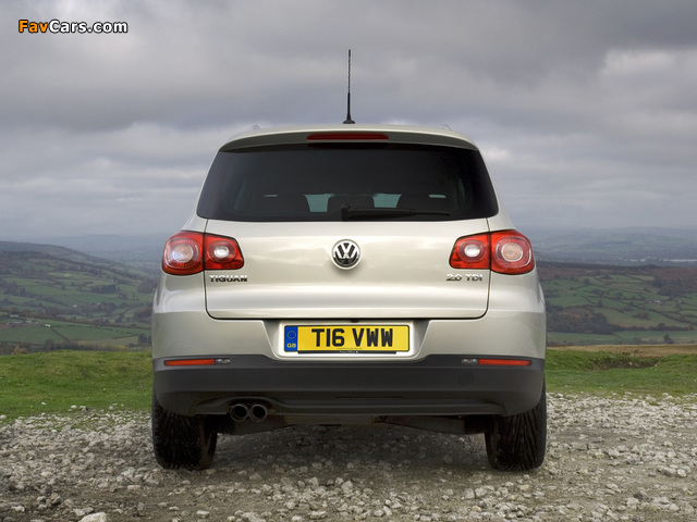 Volkswagen Tiguan UK-spec 2008–11 photos (640 x 480)