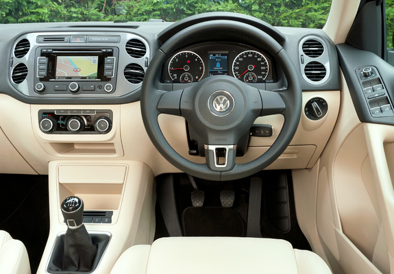 Volkswagen Tiguan Track & Style UK-spec 2011 images