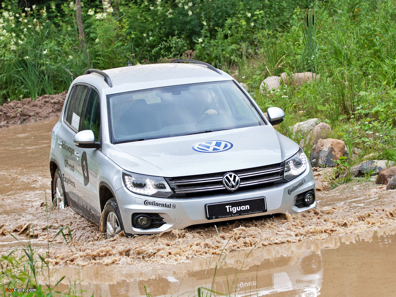 Volkswagen Tiguan Track & Style 2011 pictures (1280 x 960)
