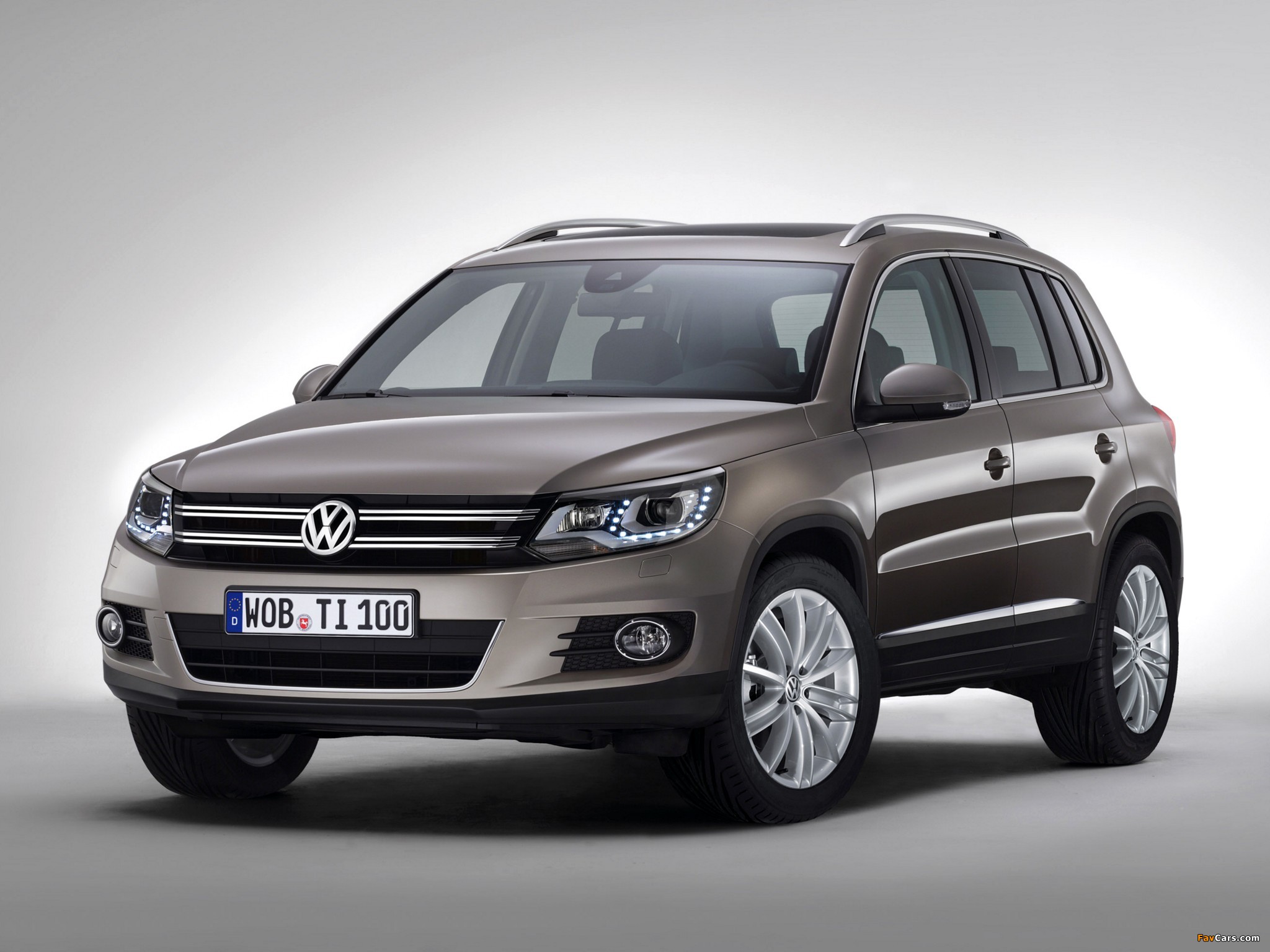 Volkswagen Tiguan Sport & Style 2011 wallpapers (2048 x 1536)