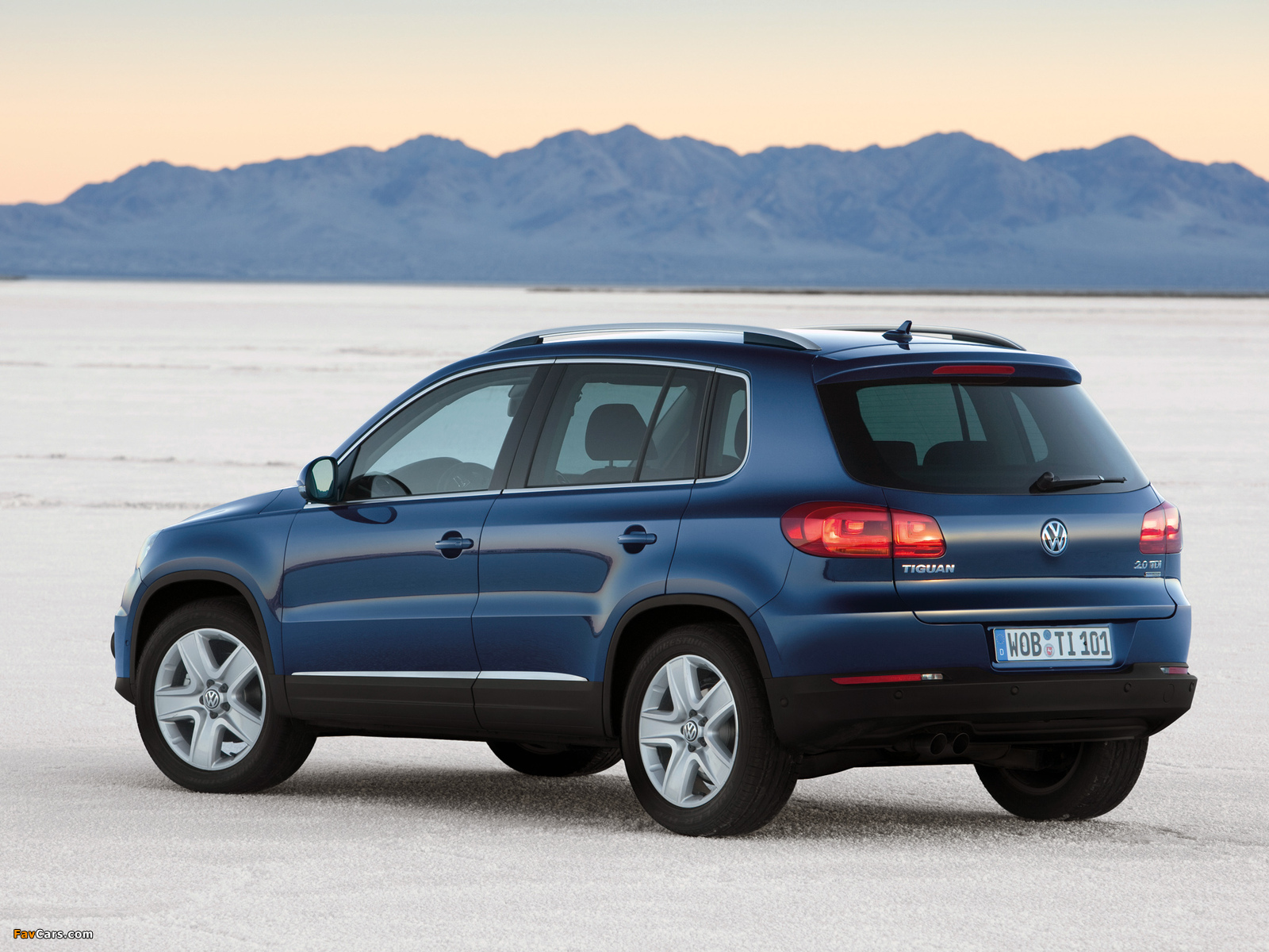 Volkswagen Tiguan Track & Style 2011 wallpapers (1600 x 1200)