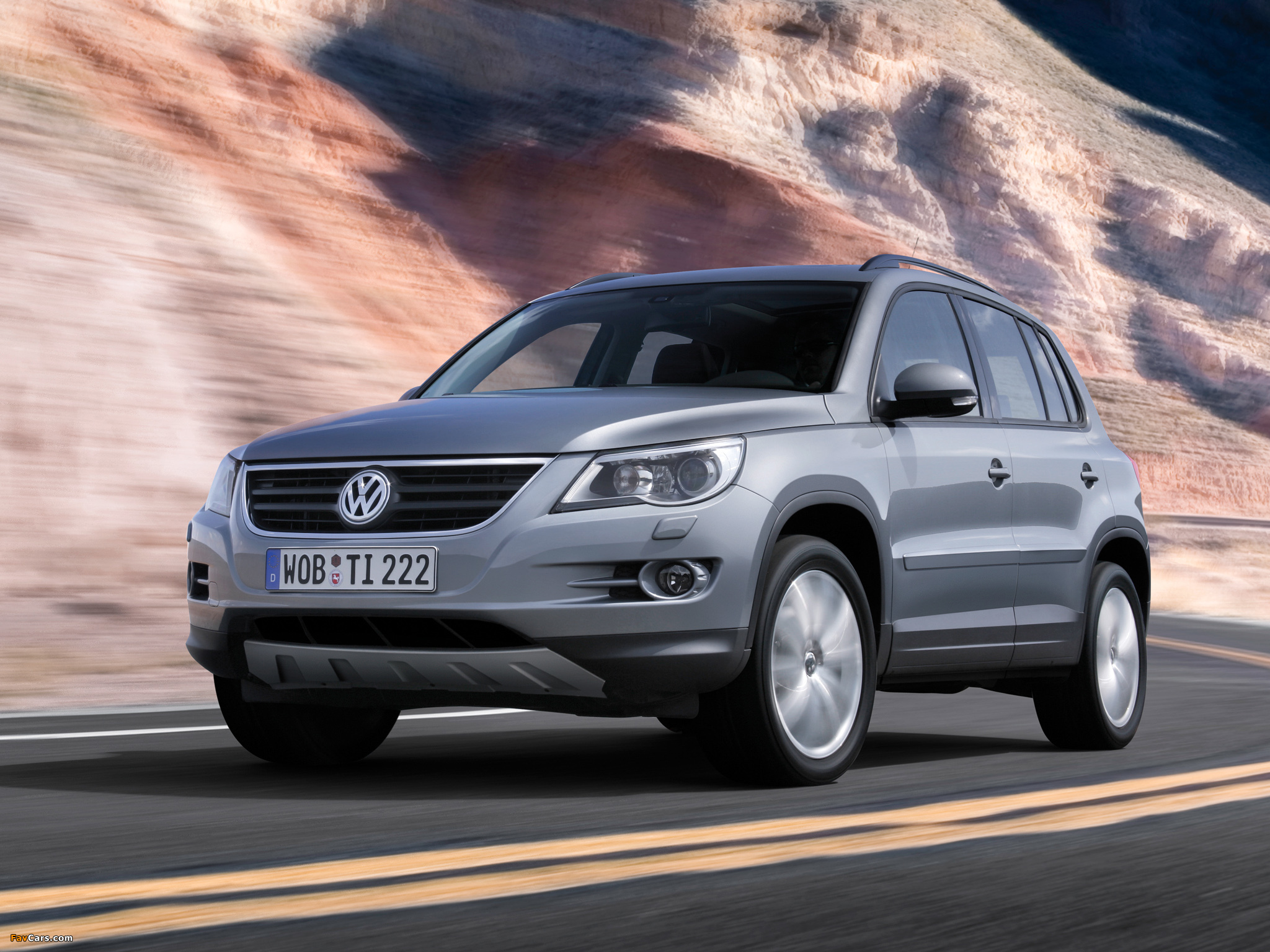 Volkswagen Tiguan Track & Field 2008–11 wallpapers (2048 x 1536)