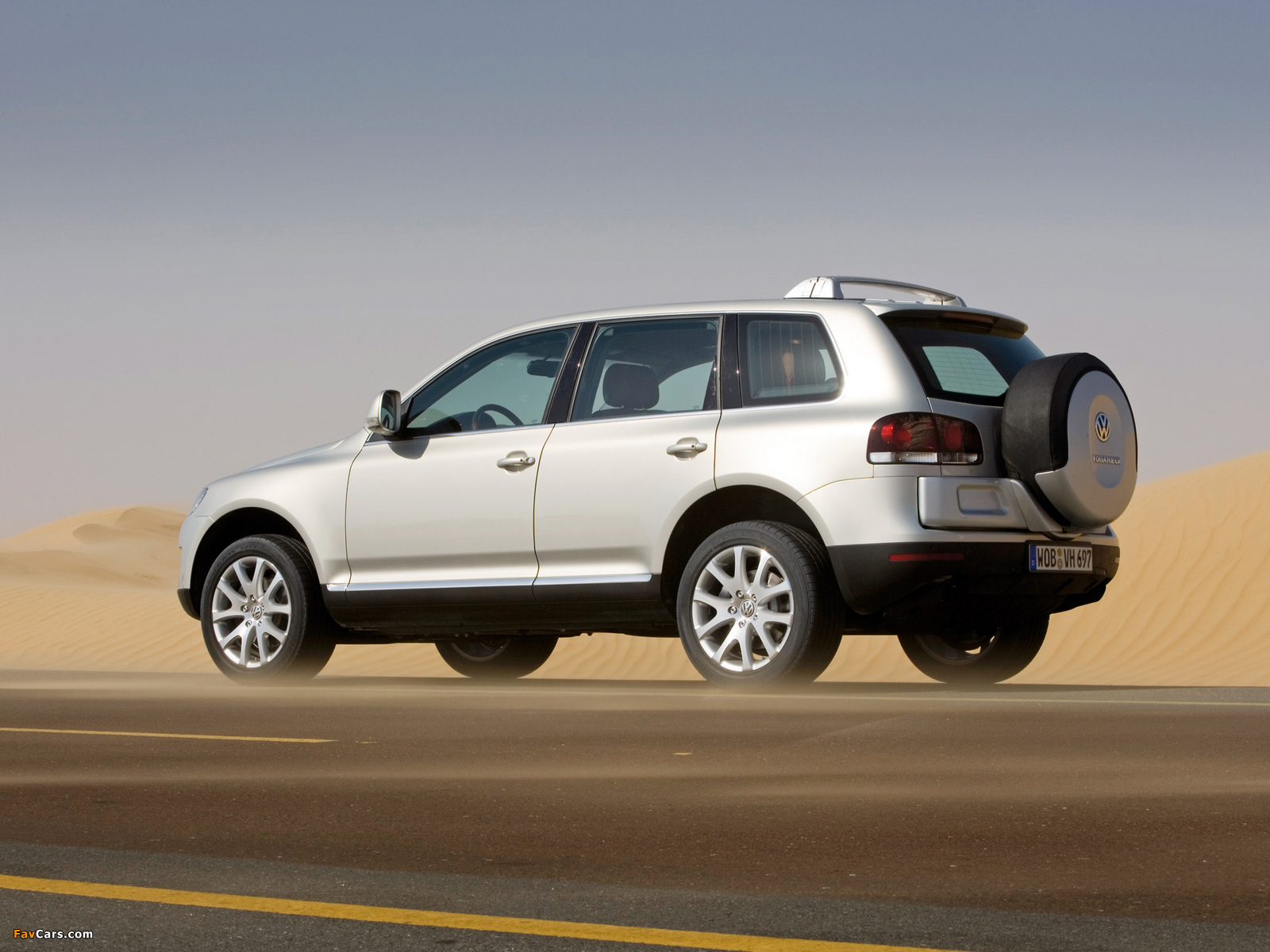 Images of Volkswagen Touareg V6 TDI 2007–10 (1600 x 1200)