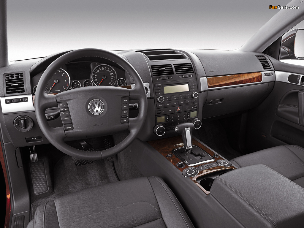Images of Volkswagen Touareg V10 TDI US-spec 2007–09 (1024 x 768)