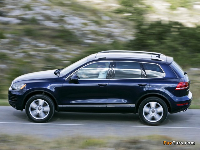 Images of Volkswagen Touareg Hybrid US-spec 2010 (640 x 480)