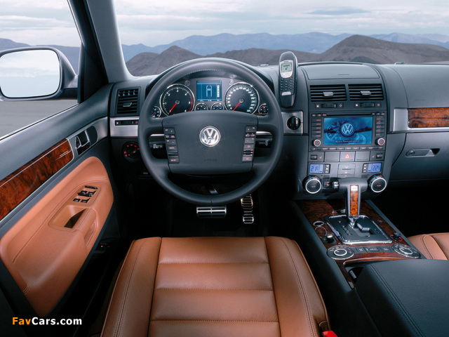 Photos of Volkswagen Touareg V10 TDI 2002–07 (640 x 480)