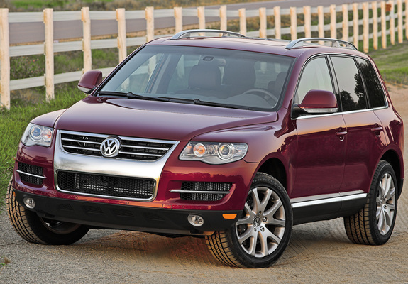 Photos of Volkswagen Touareg V10 TDI US-spec 2007–09