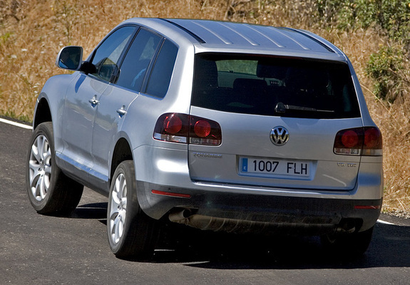 Photos of Volkswagen Touareg V6 TDI 2007–10