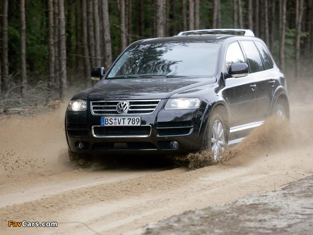 Pictures of Volkswagen Touareg W12 2005–07 (640 x 480)