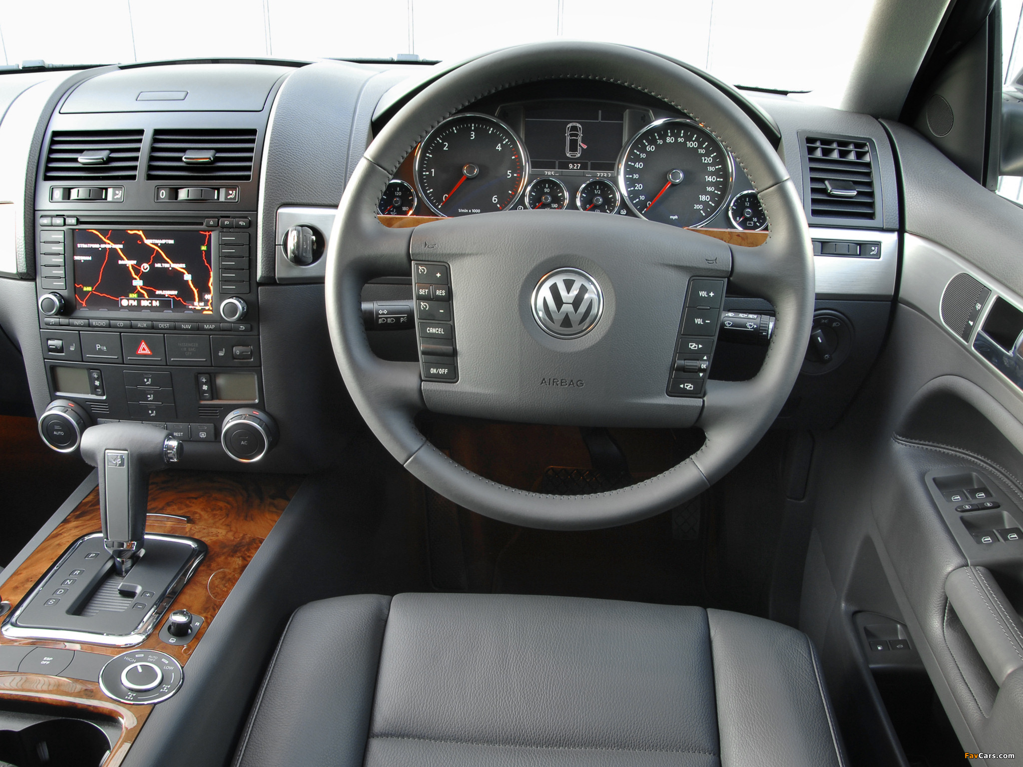 Pictures of Volkswagen Touareg V6 TDI UK-spec 2007–10 (2048 x 1536)
