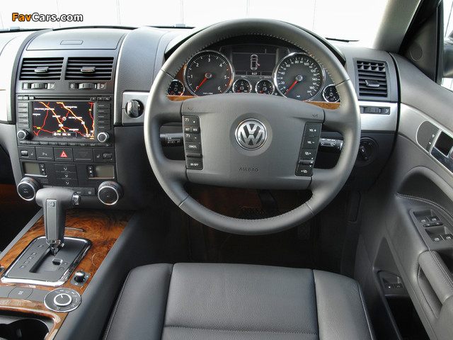 Pictures of Volkswagen Touareg V6 TDI UK-spec 2007–10 (640 x 480)