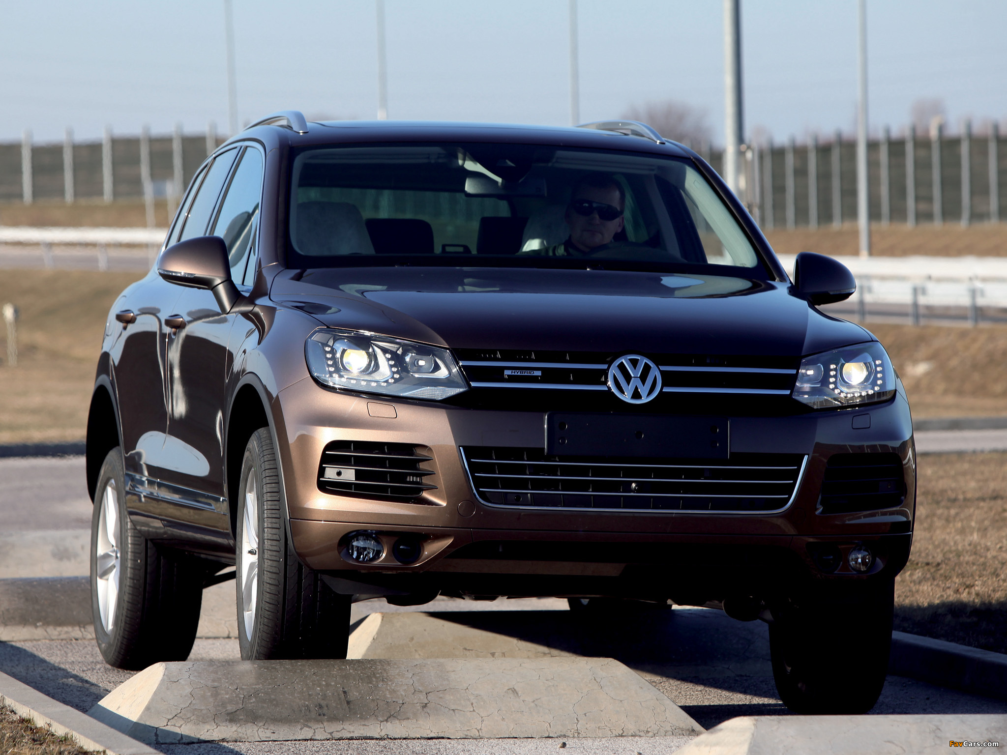 Pictures of Volkswagen Touareg Hybrid 2010 (2048 x 1536)