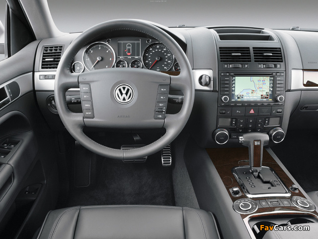 Volkswagen Touareg V10 TDI US-spec 2002–07 pictures (640 x 480)