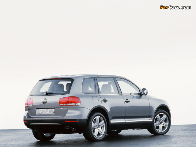 Volkswagen Touareg V10 TDI 2002–07 pictures (640 x 480)