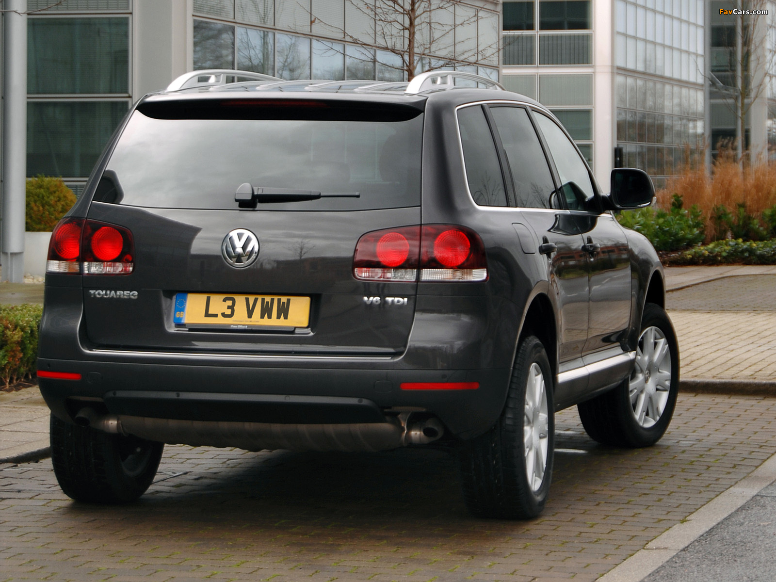 Volkswagen Touareg V6 TDI UK-spec 2007–10 images (1600 x 1200)