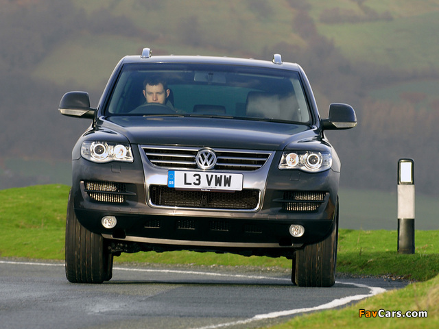 Volkswagen Touareg V6 TDI UK-spec 2007–10 images (640 x 480)