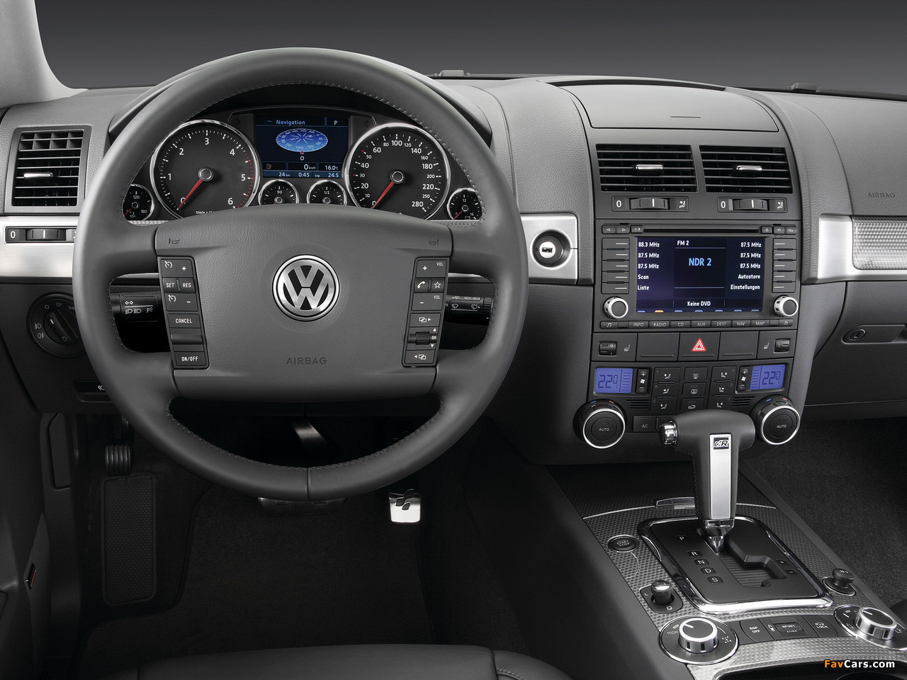 Volkswagen Touareg V10 TDI R-Line 2007–09 images (1280 x 960)