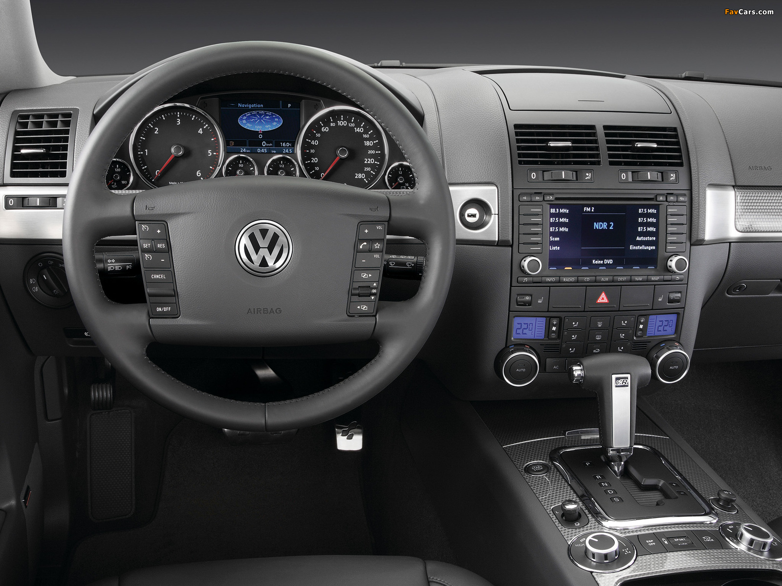 Volkswagen Touareg V10 TDI R-Line 2007–09 images (1600 x 1200)