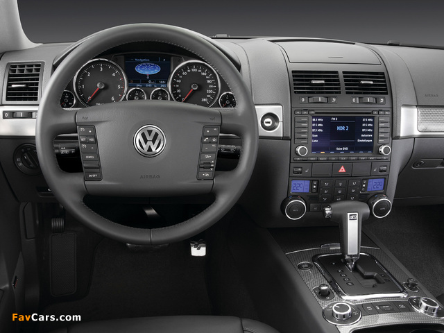 Volkswagen Touareg V10 TDI R-Line 2007–09 images (640 x 480)
