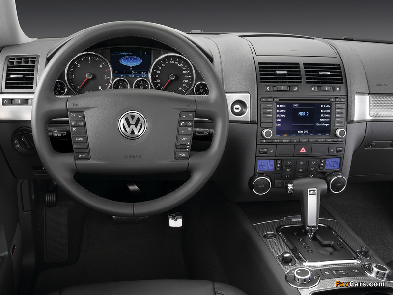 Volkswagen Touareg V10 TDI R-Line 2007–09 images (800 x 600)