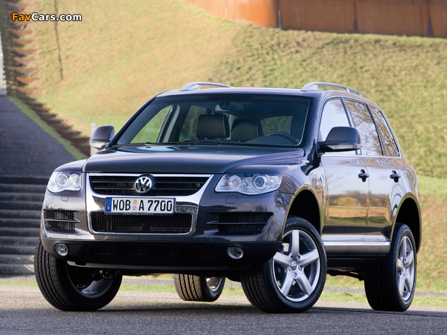 Volkswagen Touareg Individual 2007–10 images (640 x 480)