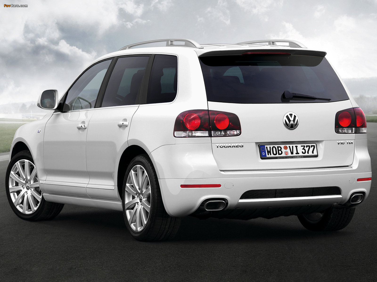 Volkswagen Touareg V10 TDI R-Line 2007–09 pictures (1600 x 1200)