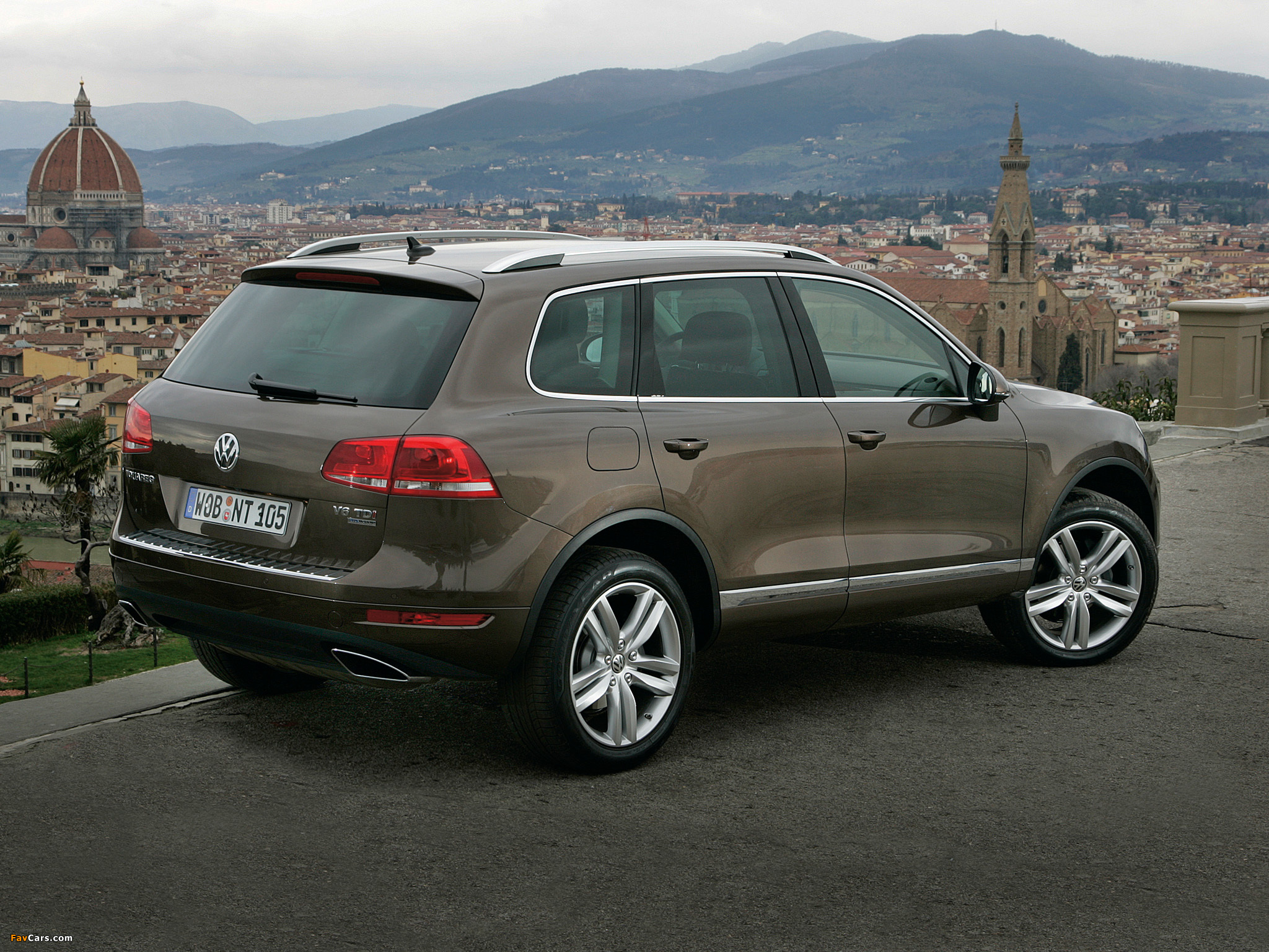 Volkswagen Touareg V6 TDI 2010 images (2048 x 1536)