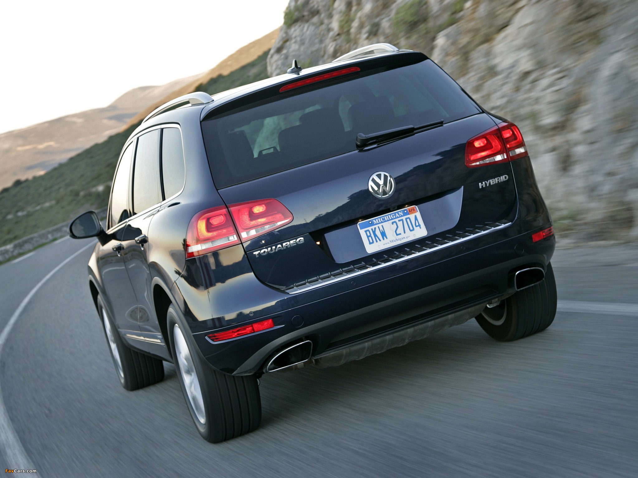 Volkswagen Touareg Hybrid US-spec 2010 images (2048 x 1536)