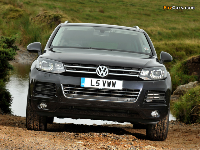 Volkswagen Touareg V6 TDI UK-spec 2010 photos (640 x 480)