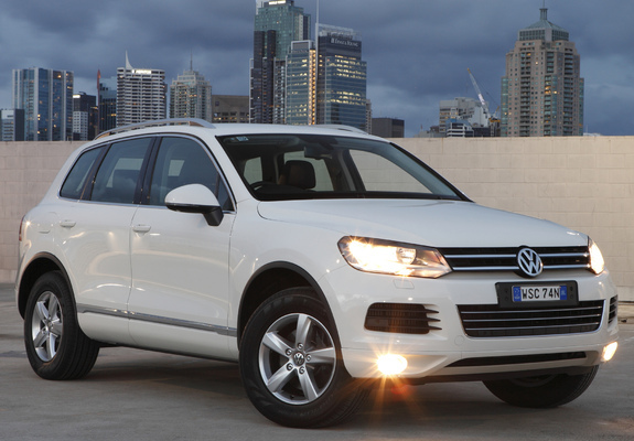 Volkswagen Touareg V6 TDI AU-spec 2010 photos