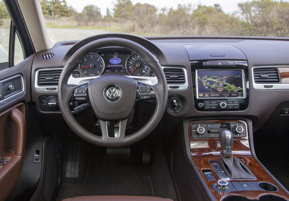 Volkswagen Touareg V6 TDI US-spec 2010 photos