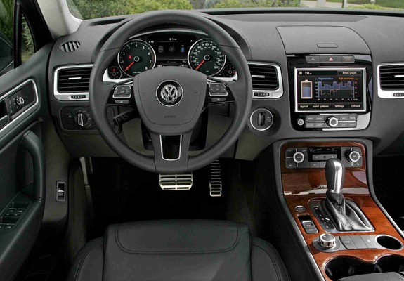Volkswagen Touareg Hybrid US-spec 2010 photos