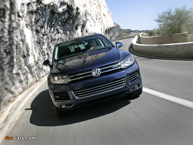 Volkswagen Touareg Hybrid US-spec 2010 photos (640 x 480)