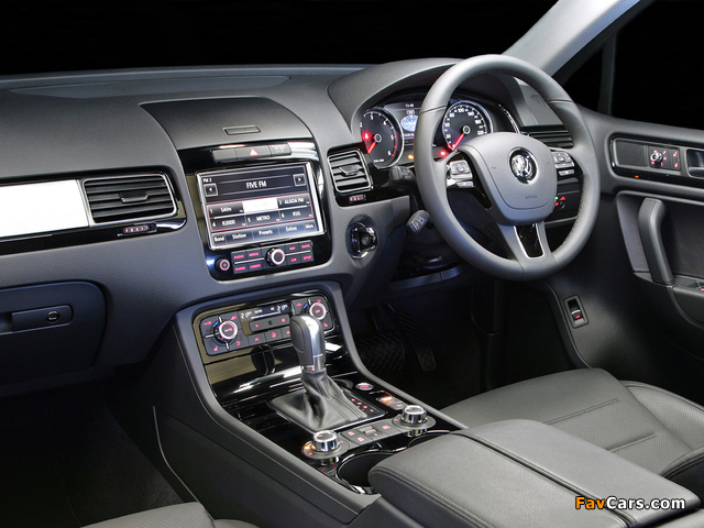 Volkswagen Touareg V6 TDI ZA-spec 2010 wallpapers (640 x 480)