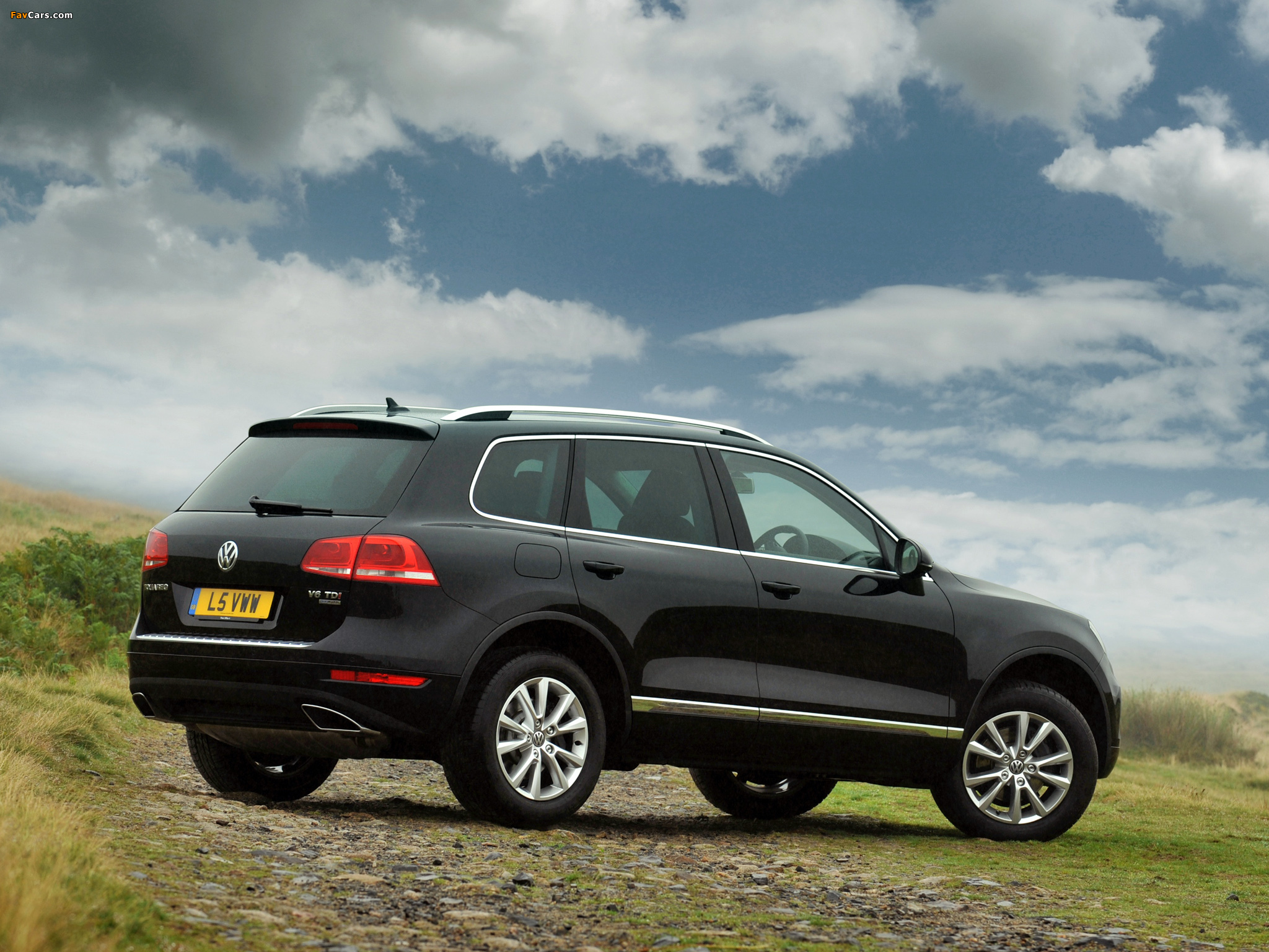 Volkswagen Touareg V6 TDI UK-spec 2010 wallpapers (2048 x 1536)