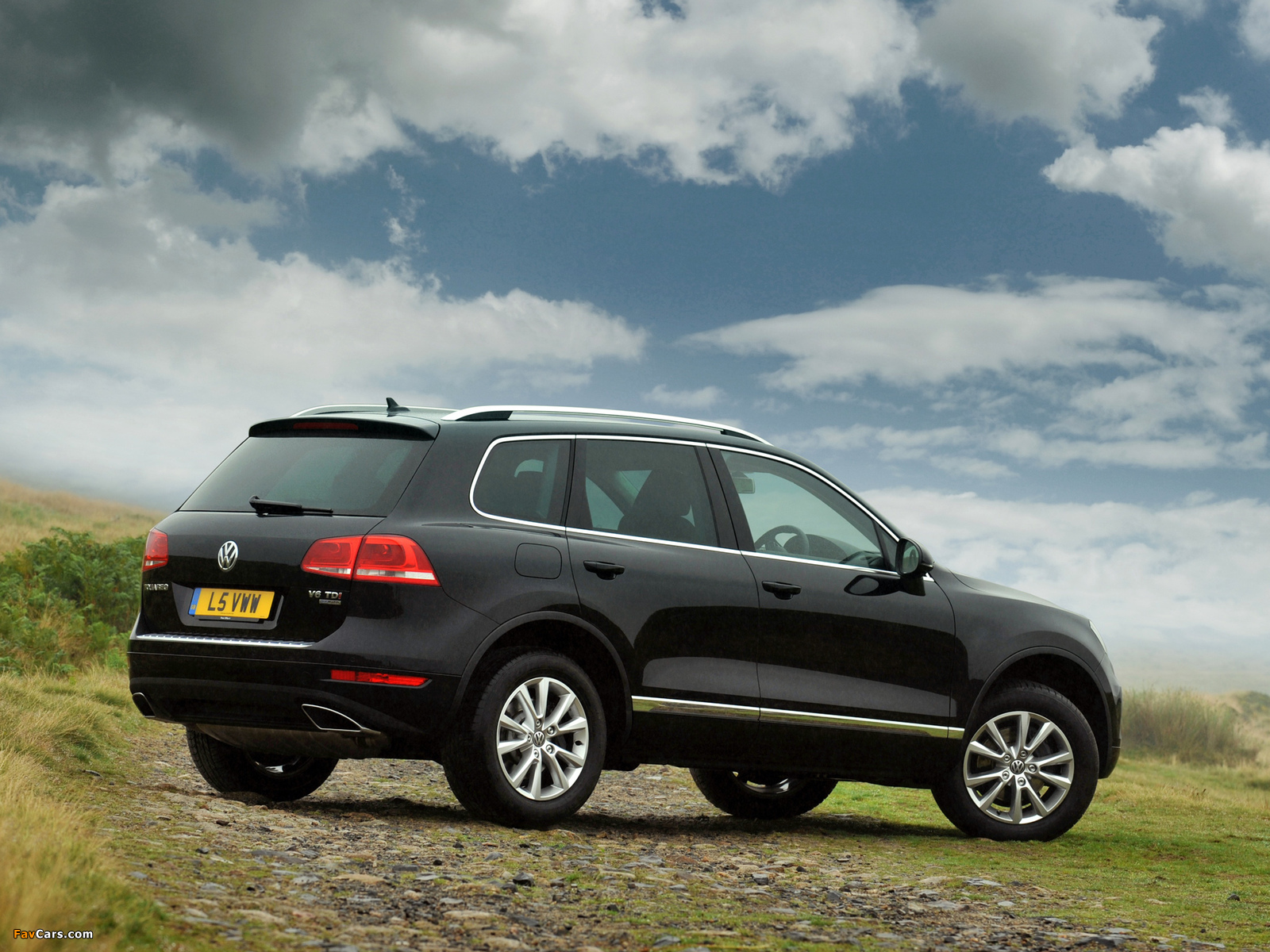 Volkswagen Touareg V6 TDI UK-spec 2010 wallpapers (1600 x 1200)