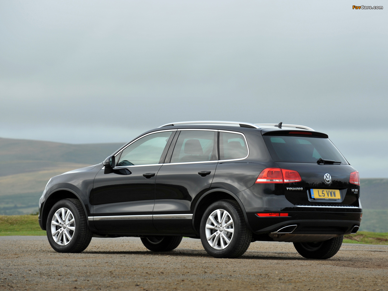 Volkswagen Touareg V6 TDI UK-spec 2010 wallpapers (1280 x 960)