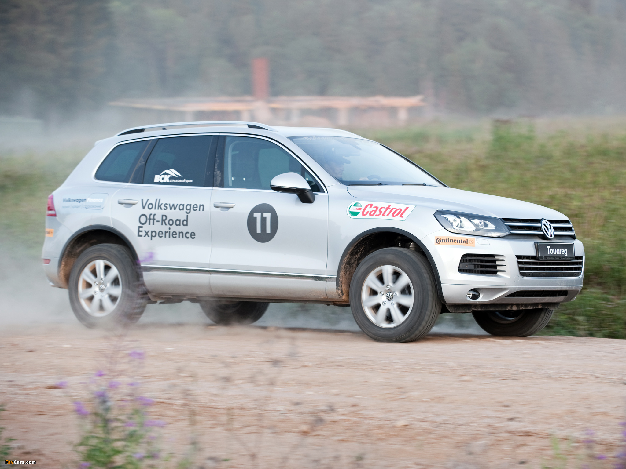 Volkswagen Touareg V6 TDI Terrain Tech Paket 2010 wallpapers (2048 x 1536)