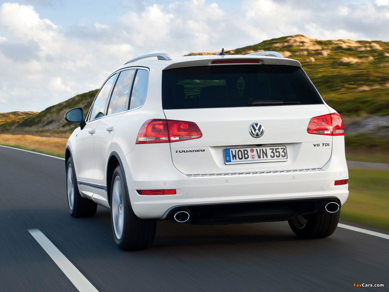 Volkswagen Touareg V8 TDI R-Line 2011 photos (1280 x 960)