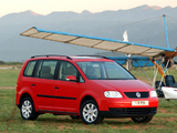Images of Volkswagen Touran ZA-spec 2003–06