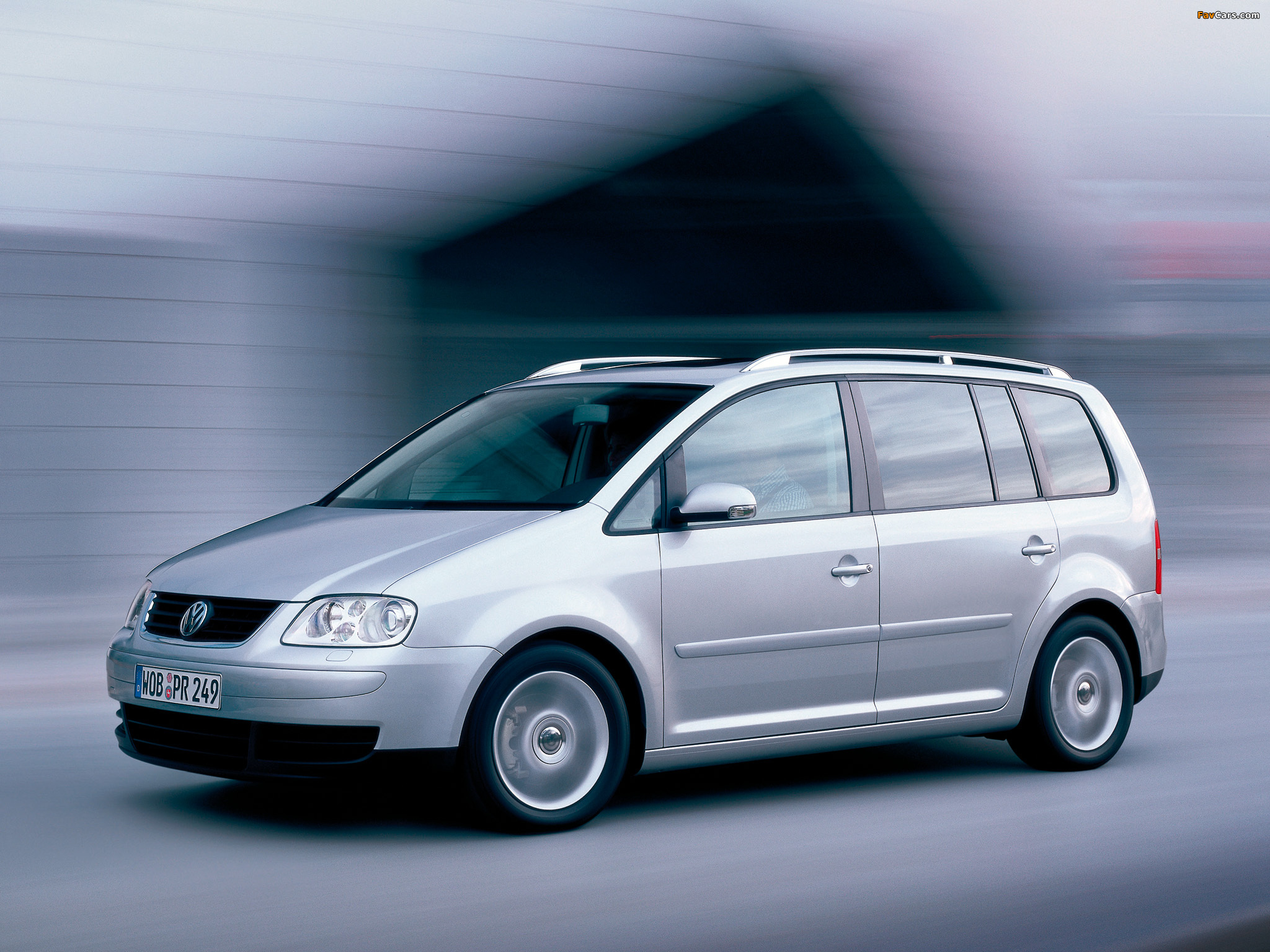 Images of Volkswagen Touran 2003–06 (2048 x 1536)